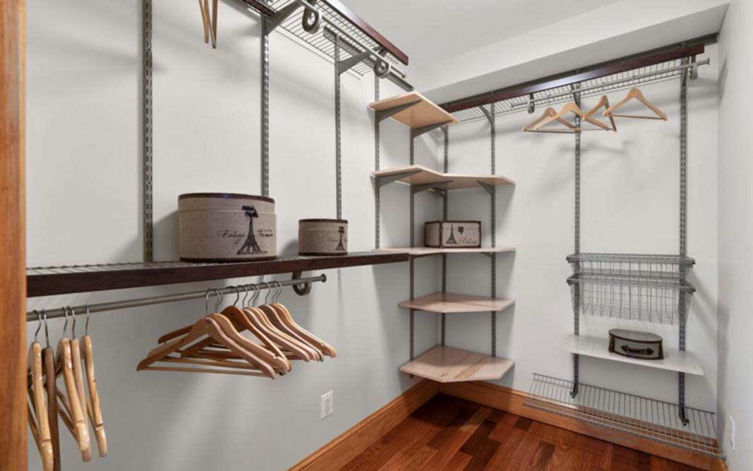 A closet with shelves and swingers

Description automatically generated